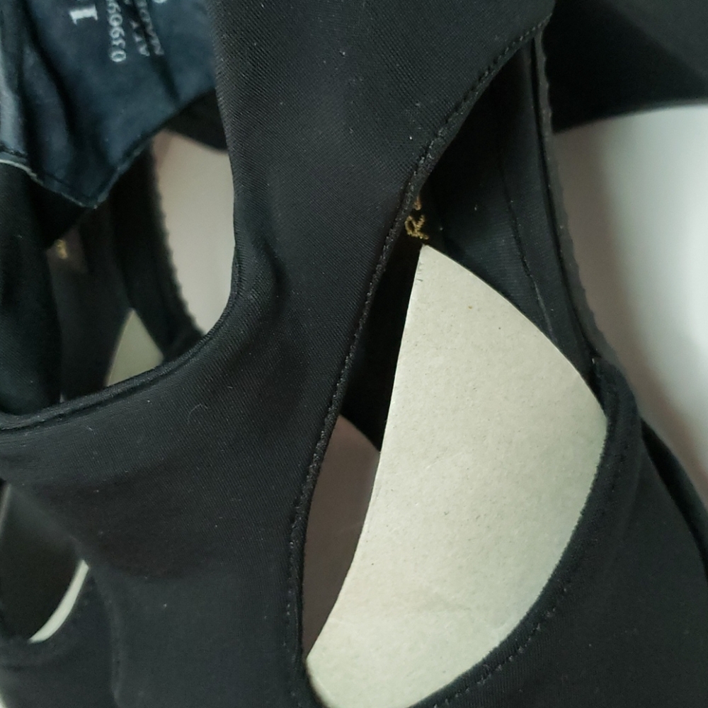 Shoes - Picture 4 of 6